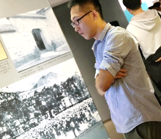 同学们自由参观1